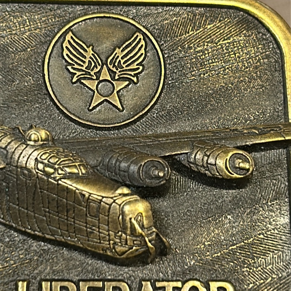 Vintage B-24 Liberator Military Collector Series belt buckle - Picture 4 of 10